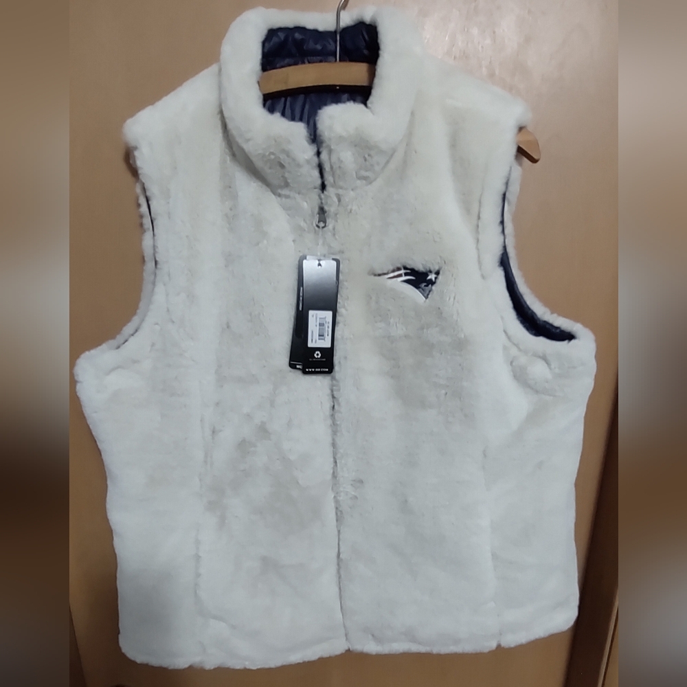 Like New!PATRIOTS Reversible faux fur vest(XL)